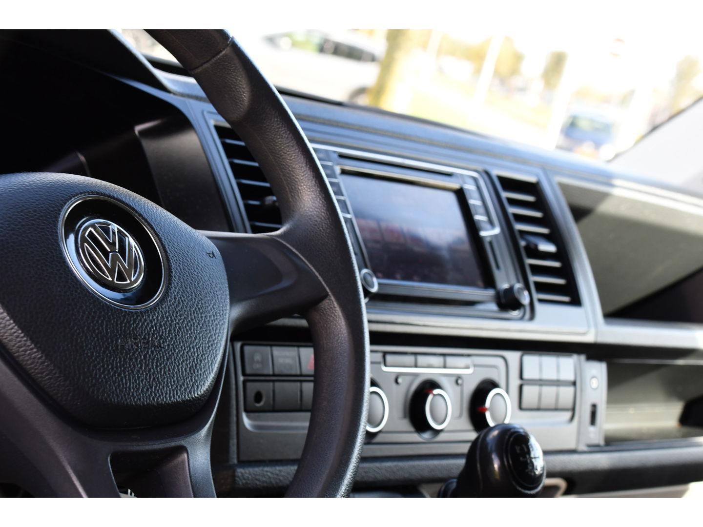 Volkswagen Transporter 2.0 TDI L2H1 DC PB Edition Carplay, Trekhaak, Airco, 150pk, Multimedia, Euro 6,Uniek!