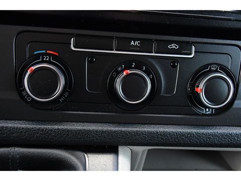 Volkswagen Transporter 2.0 TDI L2H1 DC PB Edition Carplay, Trekhaak, Airco, 150pk, Multimedia, Euro 6,Uniek!