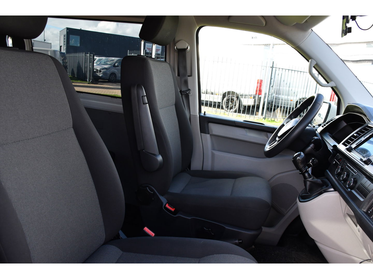 Volkswagen Transporter 2.0 TDI L2H1 DC PB Edition Carplay, Trekhaak, Airco, 150pk, Multimedia, Euro 6,Uniek!