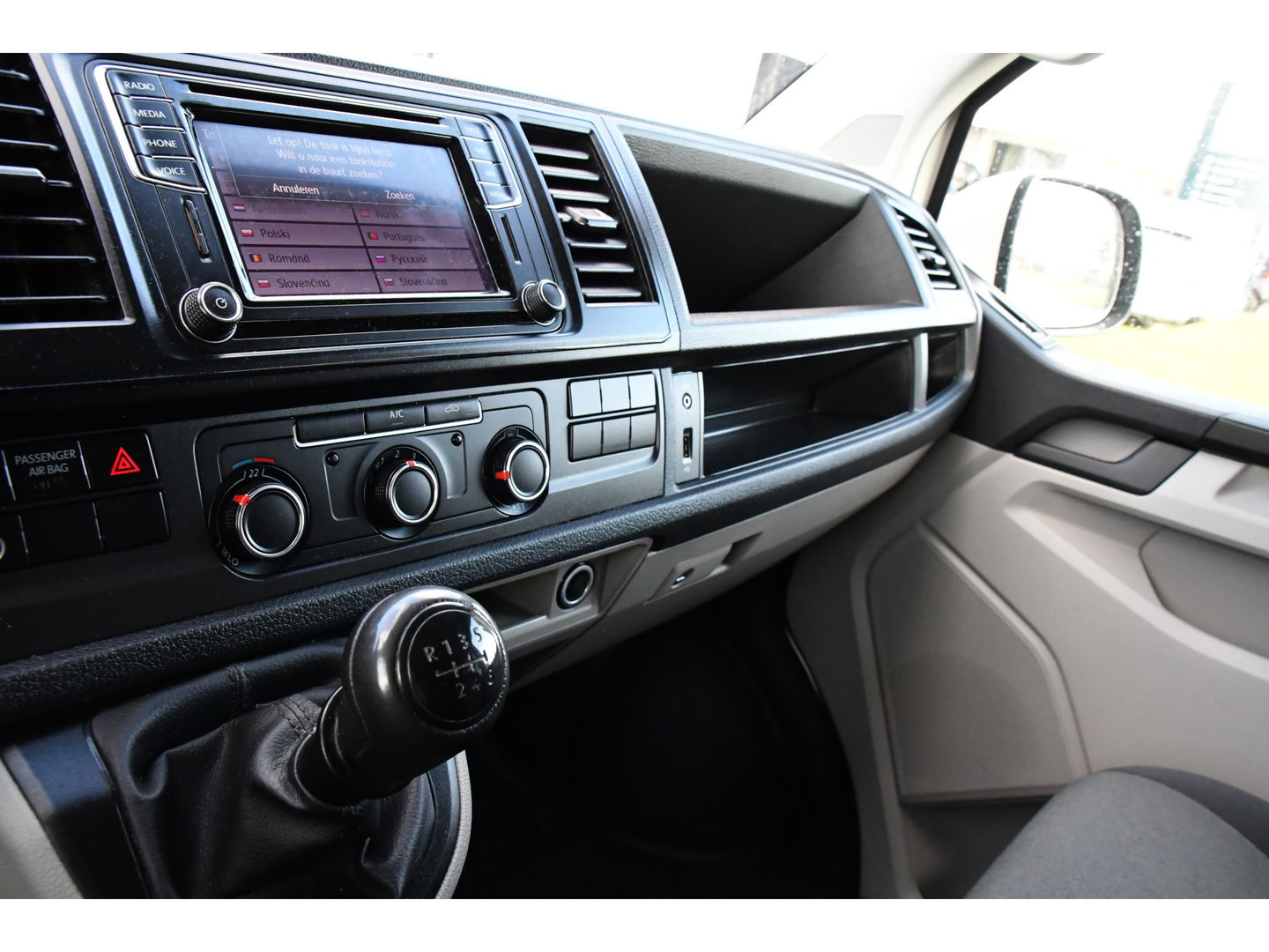 Volkswagen Transporter 2.0 TDI L2H1 DC PB Edition Carplay, Trekhaak, Airco, 150pk, Multimedia, Euro 6,Uniek!