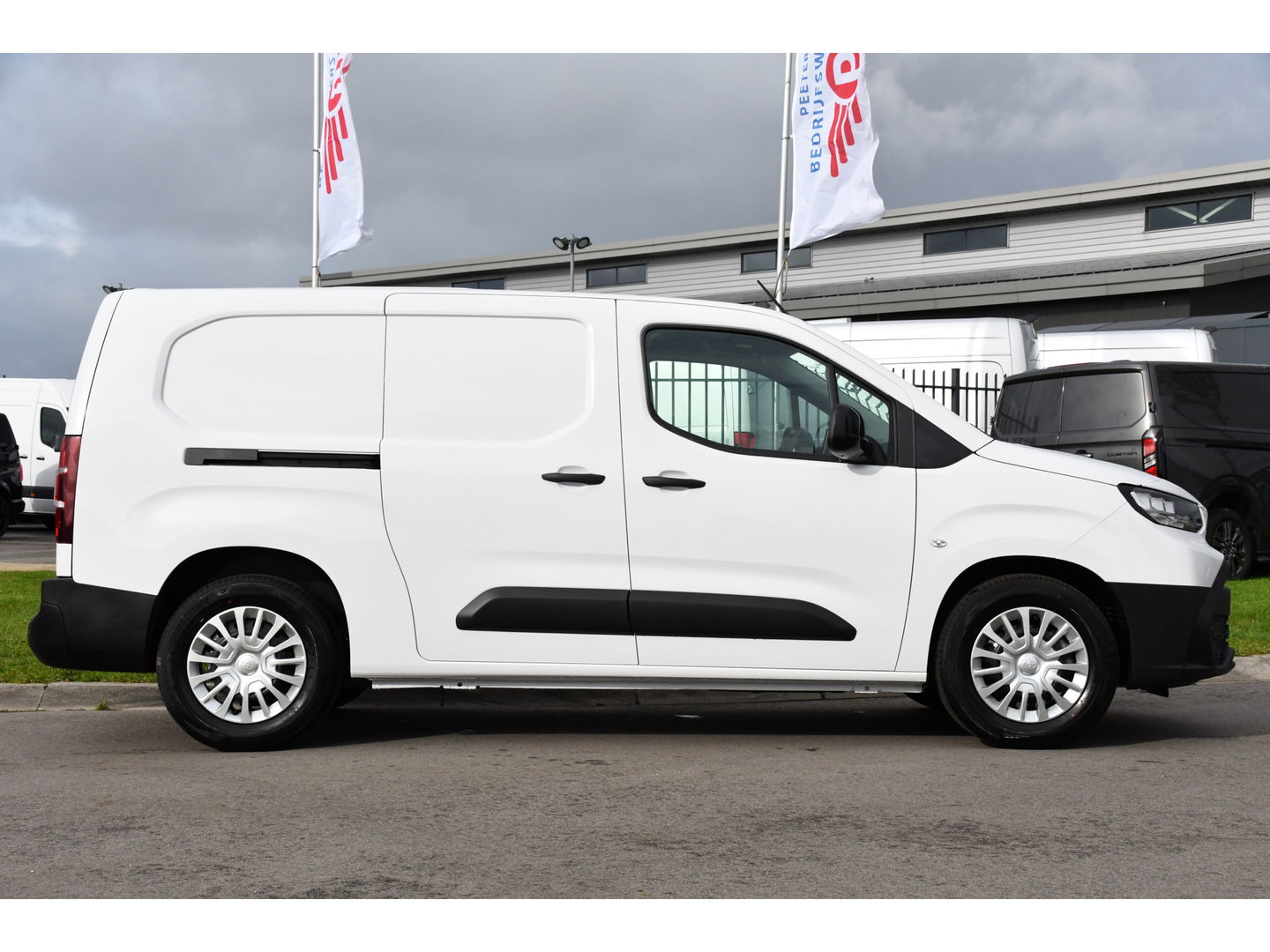 Toyota PROACE CITY Electric l2 50 kWh PB Edition 5 x Direct Leverbaar! Camera, Cruise, 2 x Schuifdeur, Carplay, 136pk,