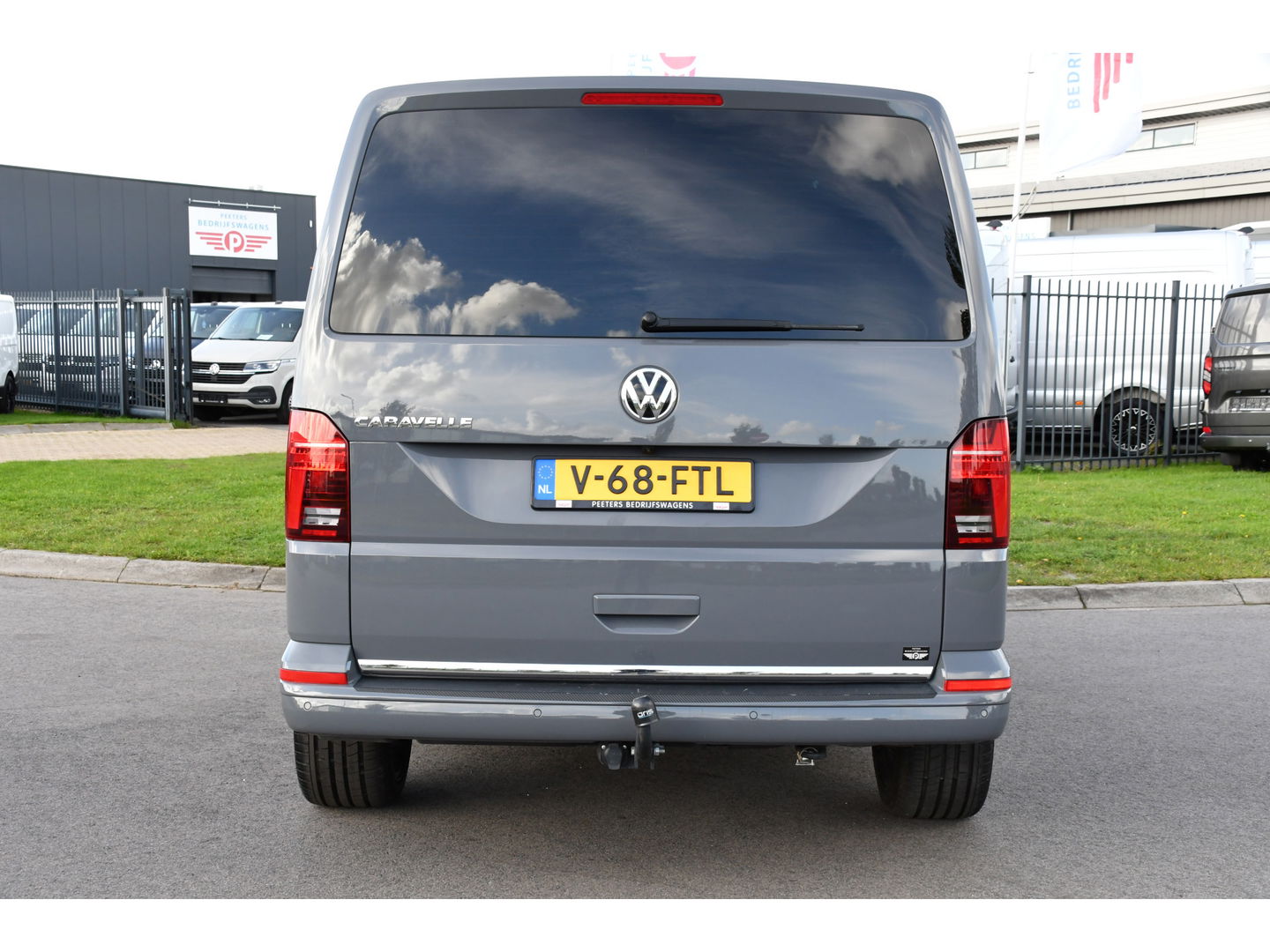 Volkswagen Transporter 2.0 TDI L2H1 DC Caravelle Full options! Adaptieve Cruise, Virtual, Carplay, LED, 204PK, 2 x Schuifdeur, Clima, Stoelverwarming, Trekhaak, Uniek! Bulli