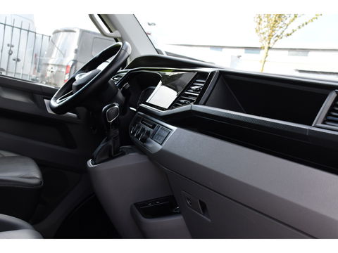 Volkswagen Transporter 2.0 TDI L2H1 DC Caravelle Full options! Adaptieve Cruise, Virtual, Carplay, LED, 204PK, 2 x Schuifdeur, Clima, Stoelverwarming, Trekhaak, Uniek! Bulli