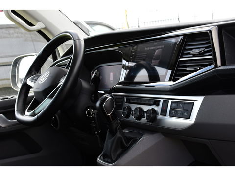 Volkswagen Transporter 2.0 TDI L2H1 DC Caravelle Full options! Adaptieve Cruise, Virtual, Carplay, LED, 204PK, 2 x Schuifdeur, Clima, Stoelverwarming, Trekhaak, Uniek! Bulli