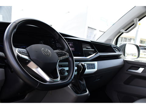 Volkswagen Transporter 2.0 TDI L2H1 DC Caravelle Full options! Adaptieve Cruise, Virtual, Carplay, LED, 204PK, 2 x Schuifdeur, Clima, Stoelverwarming, Trekhaak, Uniek! Bulli