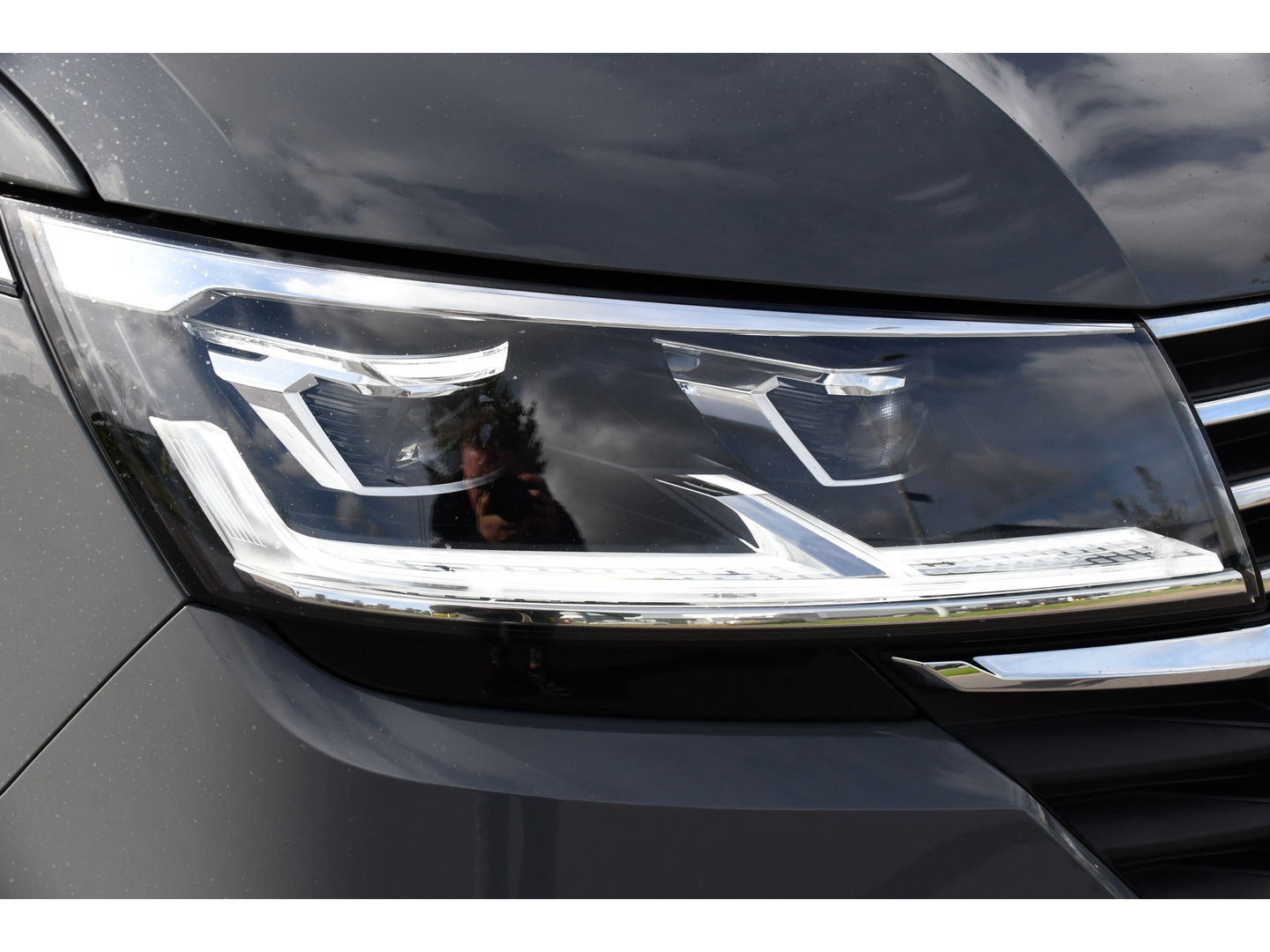 Volkswagen Transporter 2.0 TDI L2H1 DC Caravelle Full options! Adaptieve Cruise, Virtual, Carplay, LED, 204PK, 2 x Schuifdeur, Clima, Stoelverwarming, Trekhaak, Uniek! Bulli