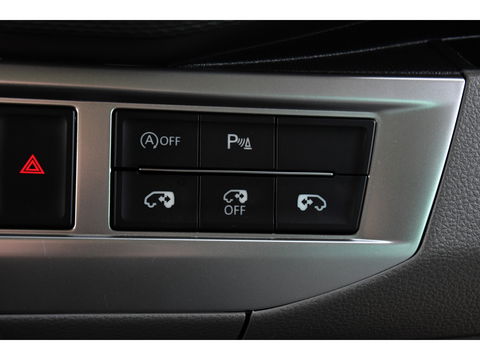 Volkswagen Transporter 2.0 TDI L2H1 DC Caravelle Full options! Adaptieve Cruise, Virtual, Carplay, LED, 204PK, 2 x Schuifdeur, Clima, Stoelverwarming, Trekhaak, Uniek! Bulli