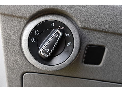 Volkswagen Transporter 2.0 TDI L2H1 DC Caravelle Full options! Adaptieve Cruise, Virtual, Carplay, LED, 204PK, 2 x Schuifdeur, Clima, Stoelverwarming, Trekhaak, Uniek! Bulli