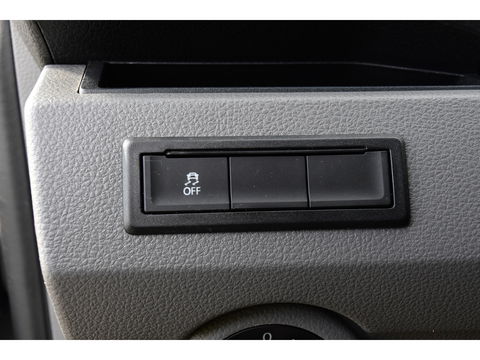 Volkswagen Transporter 2.0 TDI L2H1 DC Caravelle Full options! Adaptieve Cruise, Virtual, Carplay, LED, 204PK, 2 x Schuifdeur, Clima, Stoelverwarming, Trekhaak, Uniek! Bulli