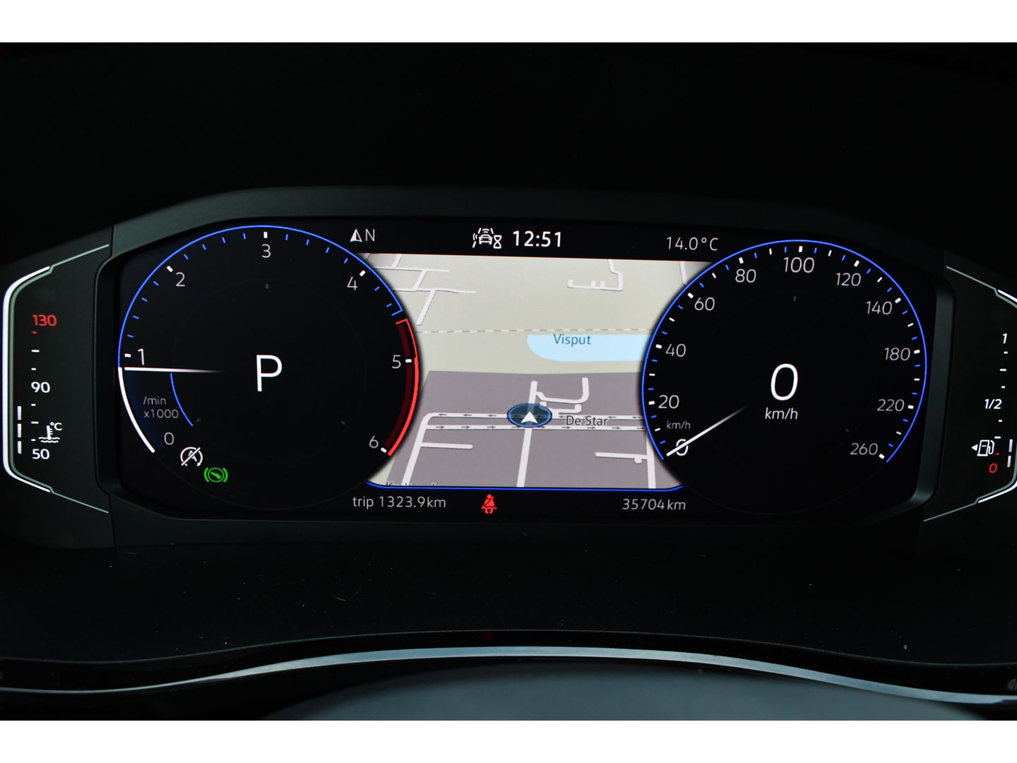 Volkswagen Transporter 2.0 TDI L2H1 DC Caravelle Full options! Adaptieve Cruise, Virtual, Carplay, LED, 204PK, 2 x Schuifdeur, Clima, Stoelverwarming, Trekhaak, Uniek! Bulli