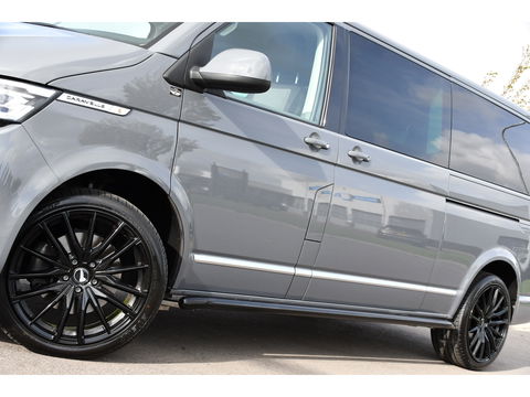 Volkswagen Transporter 2.0 TDI L2H1 DC Caravelle Full options! Adaptieve Cruise, Virtual, Carplay, LED, 204PK, 2 x Schuifdeur, Clima, Stoelverwarming, Trekhaak, Uniek! Bulli