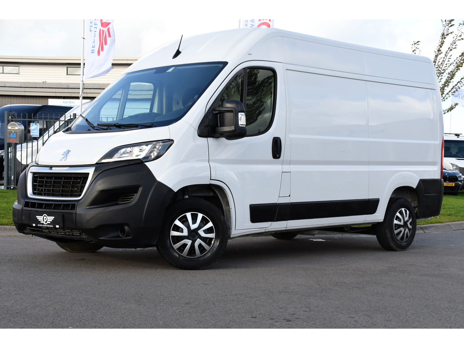 Peugeot Boxer 2.2 BlueHDi 120 L2H2 Premium Cruise, NAVI, Sensoren, Trekhaak, Multimedia, 120pk, Uniek!