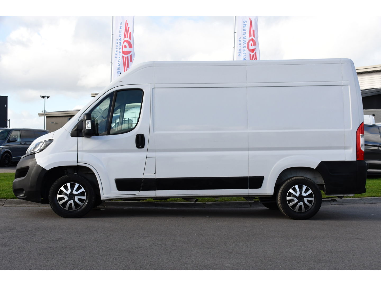 Peugeot Boxer 2.2 BlueHDi 120 L2H2 Premium Cruise, NAVI, Sensoren, Trekhaak, Multimedia, 120pk, Uniek!