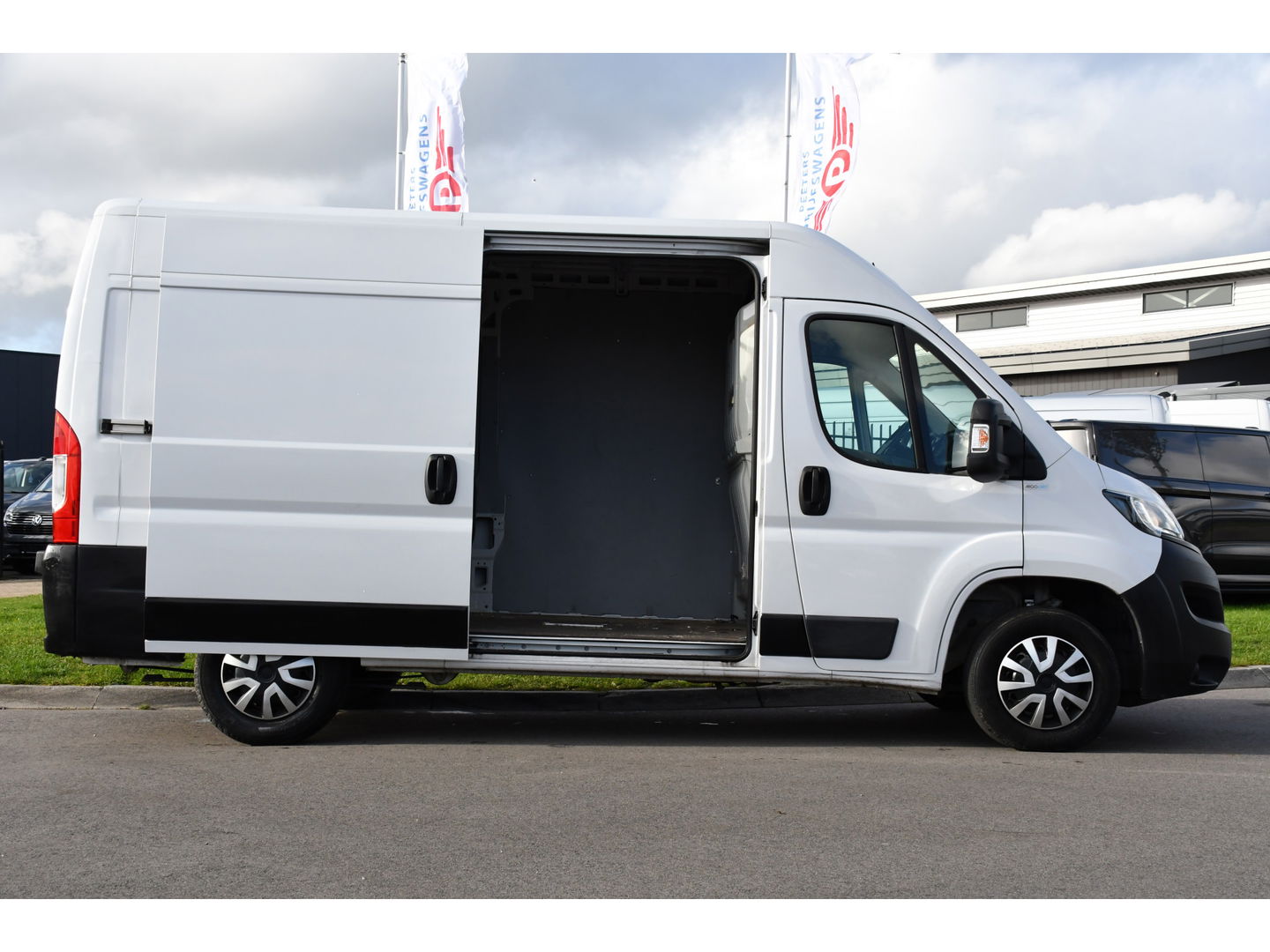 Peugeot Boxer 2.2 BlueHDi 120 L2H2 Premium Cruise, NAVI, Sensoren, Trekhaak, Multimedia, 120pk, Uniek!