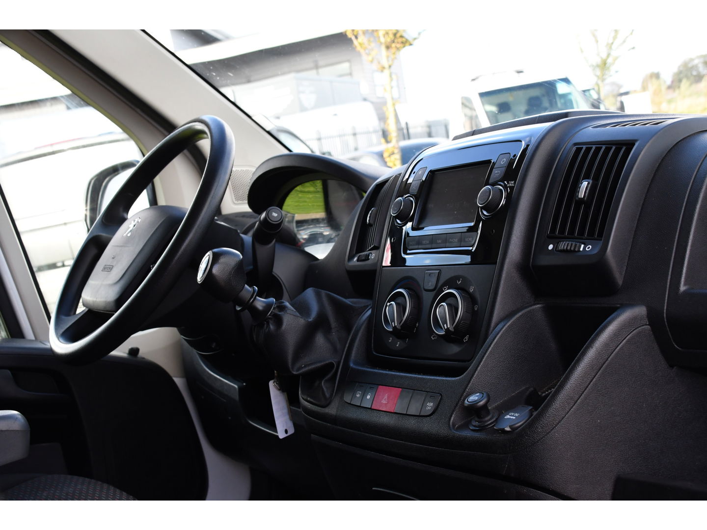 Peugeot Boxer 2.2 BlueHDi 120 L2H2 Premium Cruise, NAVI, Sensoren, Trekhaak, Multimedia, 120pk, Uniek!