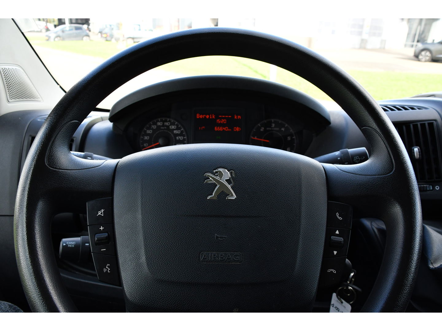 Peugeot Boxer 2.2 BlueHDi 120 L2H2 Premium Cruise, NAVI, Sensoren, Trekhaak, Multimedia, 120pk, Uniek!