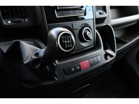 Peugeot Boxer 2.2 BlueHDi 120 L2H2 Premium Cruise, NAVI, Sensoren, Trekhaak, Multimedia, 120pk, Uniek!