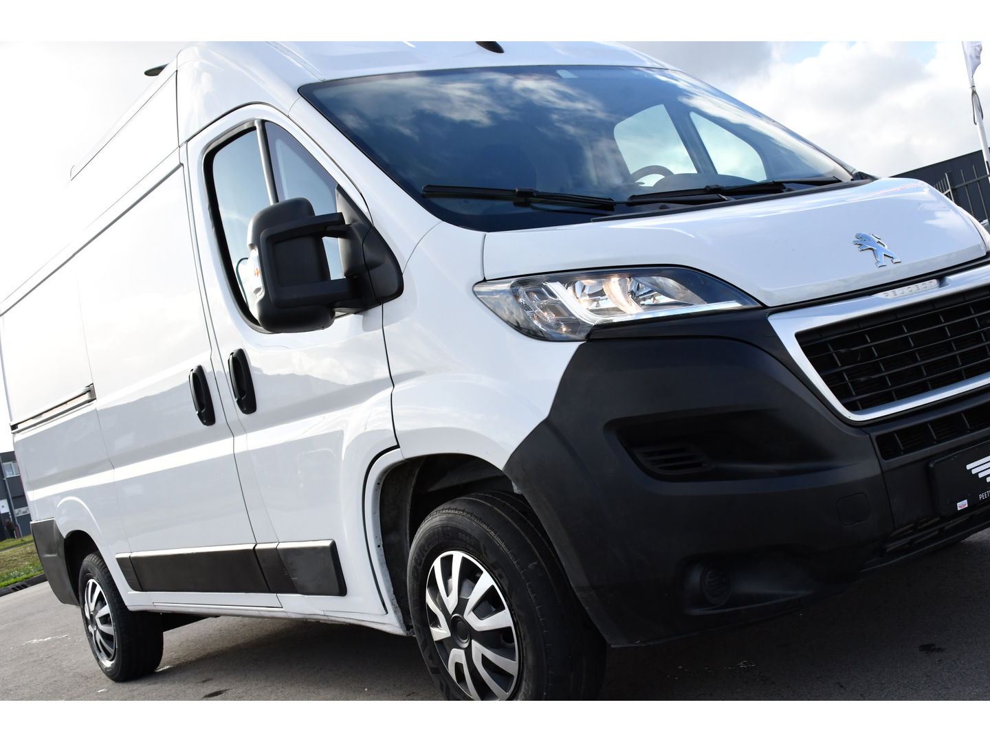 Peugeot Boxer 2.2 BlueHDi 120 L2H2 Premium Cruise, NAVI, Sensoren, Trekhaak, Multimedia, 120pk, Uniek!