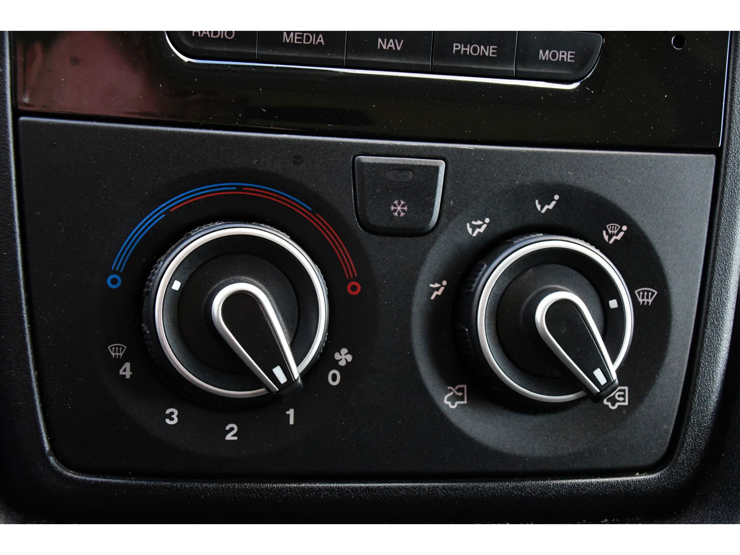 Peugeot Boxer 2.2 BlueHDi 120 L2H2 Premium Cruise, NAVI, Sensoren, Trekhaak, Multimedia, 120pk, Uniek!