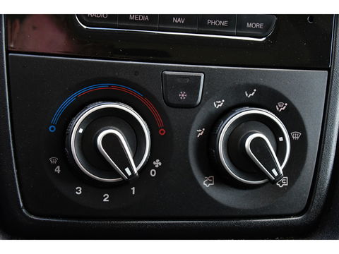 Peugeot Boxer 2.2 BlueHDi 120 L2H2 Premium Cruise, NAVI, Sensoren, Trekhaak, Multimedia, 120pk, Uniek!