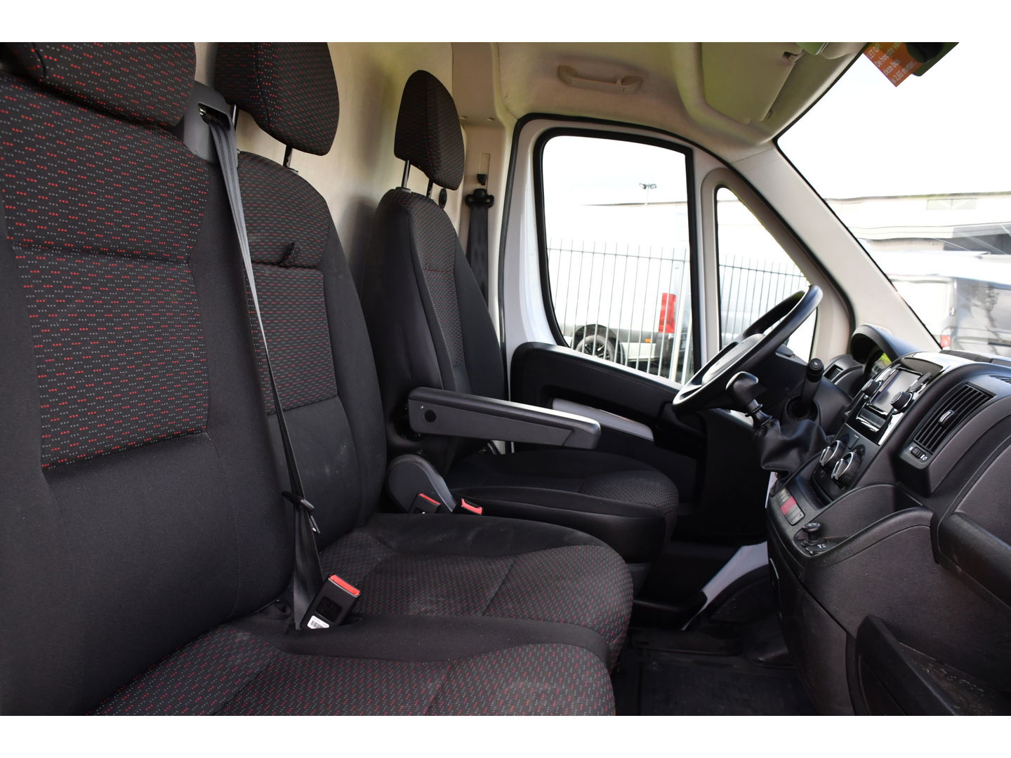 Peugeot Boxer 2.2 BlueHDi 120 L2H2 Premium Cruise, NAVI, Sensoren, Trekhaak, Multimedia, 120pk, Uniek!
