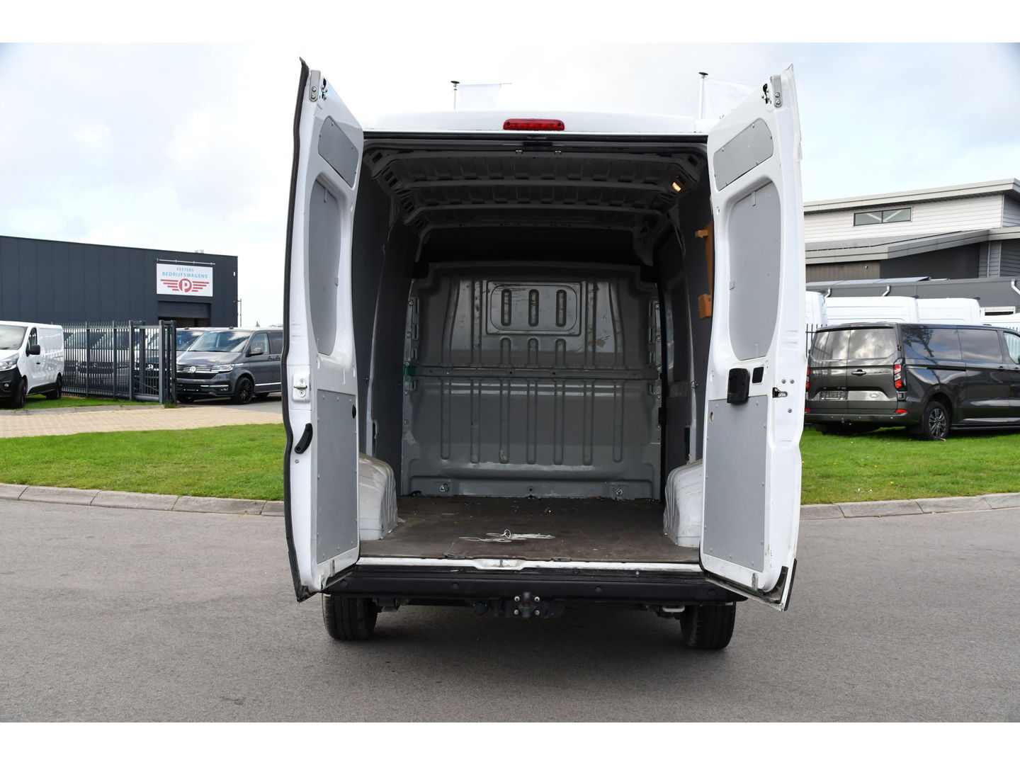 Peugeot Boxer 2.2 BlueHDi 120 L2H2 Premium Cruise, NAVI, Sensoren, Trekhaak, Multimedia, 120pk, Uniek!