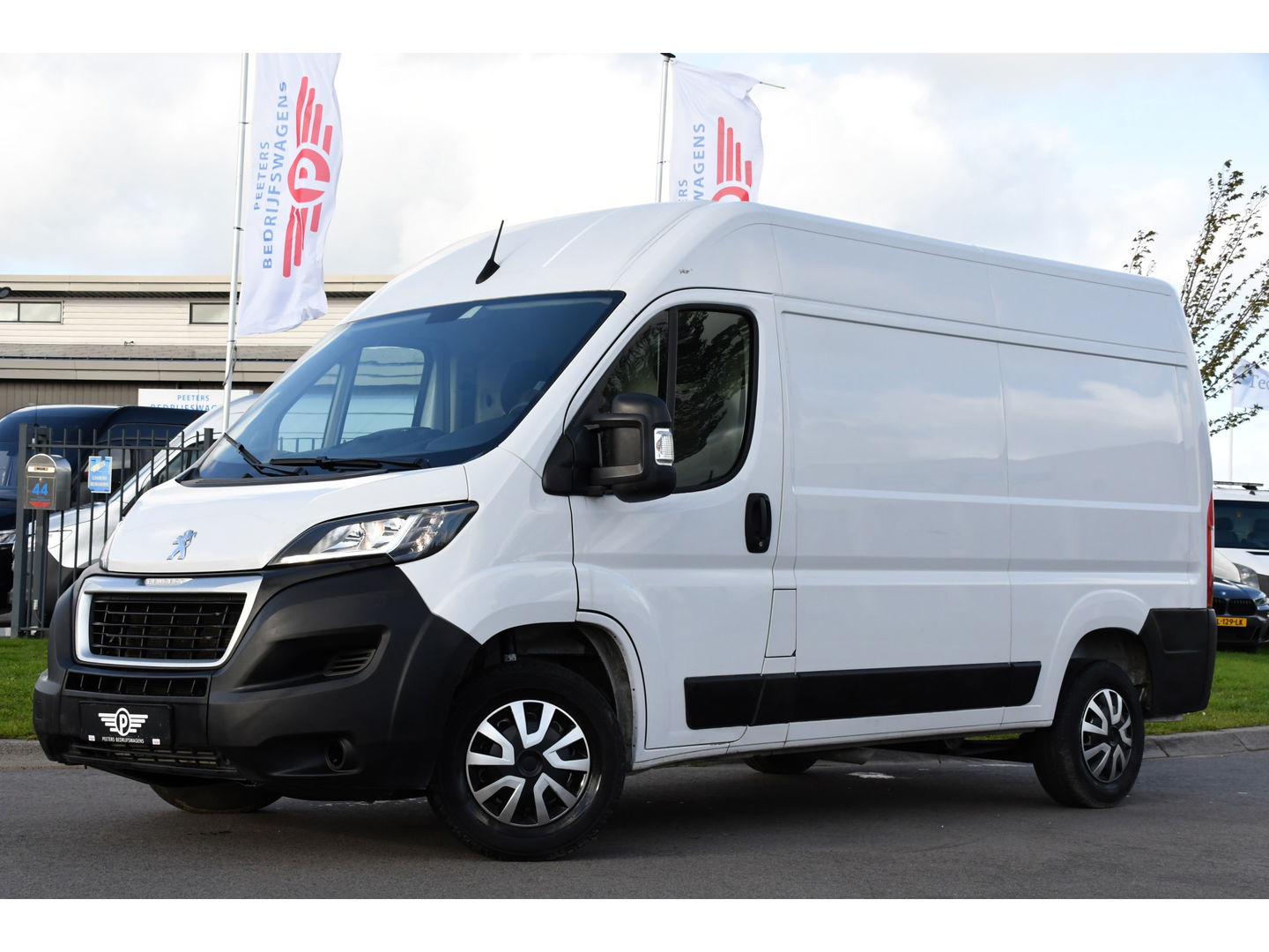 Peugeot Boxer 2.2 BlueHDi 120 L2H2 Premium Cruise, NAVI, Sensoren, Trekhaak, Multimedia, 120pk, Uniek!