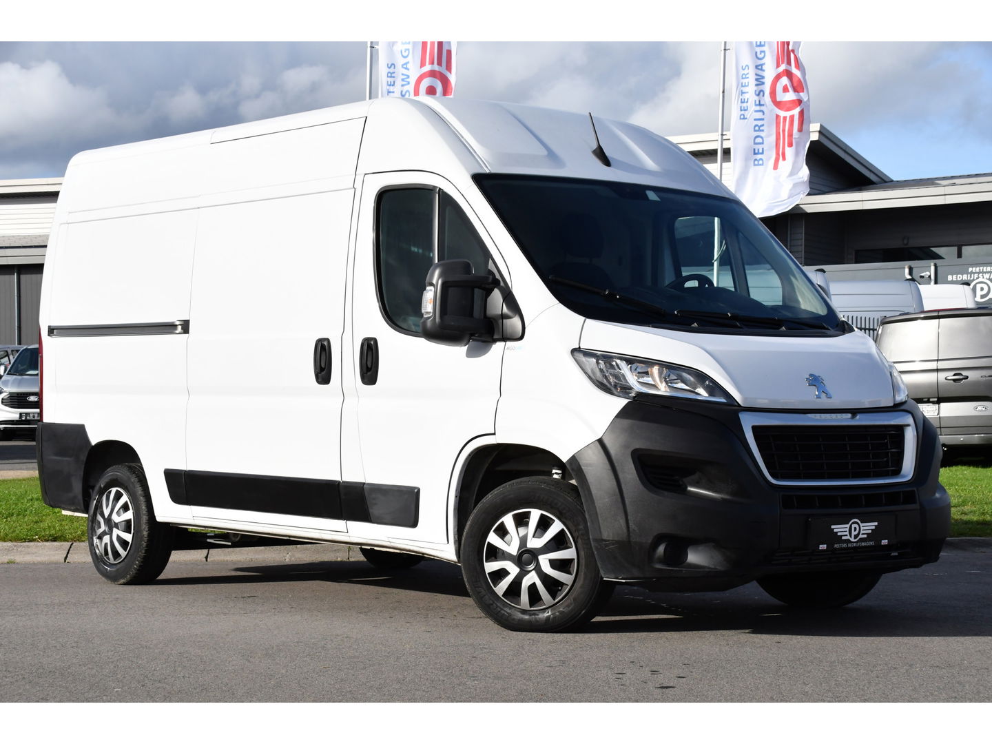 Peugeot Boxer 2.2 BlueHDi 120 L2H2 Premium Cruise, NAVI, Sensoren, Trekhaak, Multimedia, 120pk, Uniek!