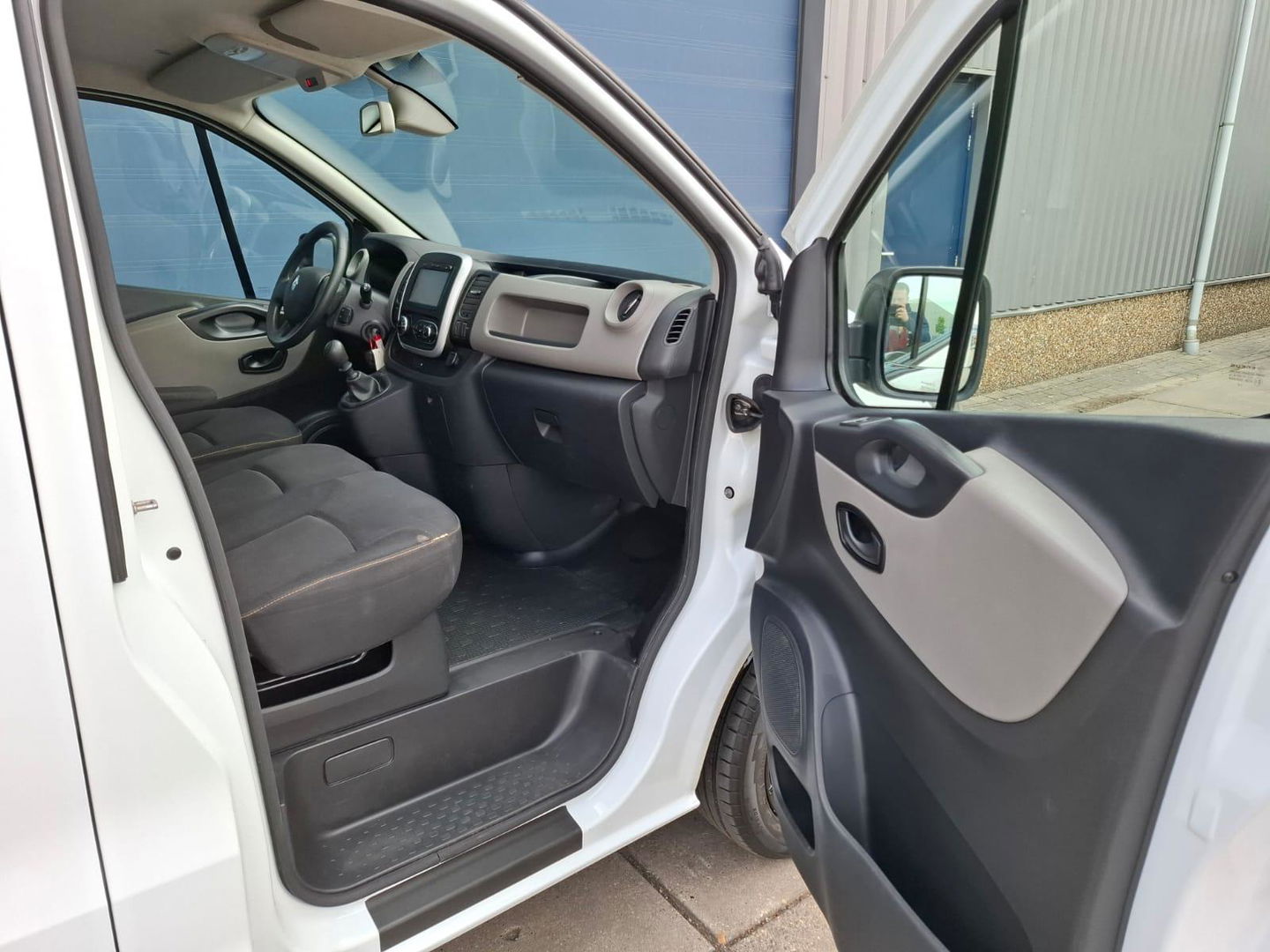 Renault Trafic 1.6 dCi T29 L2H1 DC Comfort DUBBEL CABINE / AIRCO / TREKHAAK / N.A.P / NAVI / MARGE