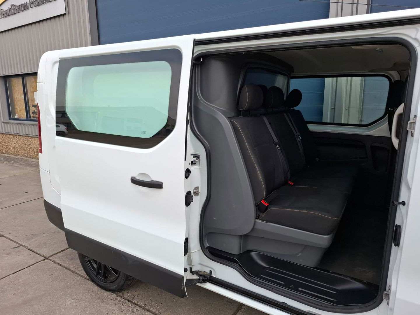 Renault Trafic 1.6 dCi T29 L2H1 DC Comfort DUBBEL CABINE / AIRCO / TREKHAAK / N.A.P / NAVI / MARGE