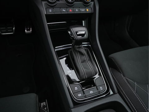 Škoda Karoq 1.5 TSI ACT Sportline (INCL-BTW) Aut. *PANO | DIGI-COCKPIT | ADAPTIVE-CRUISE | FULL-LED | BLIND-SPOT | HEATED-SPORTSEATS | CAMERA | AMBIENT-LIGHT | NAVI-FULLMAP | KEYLESS | DAB+ | SHIFT-PADDLES | PRIVACY-GLASS | .