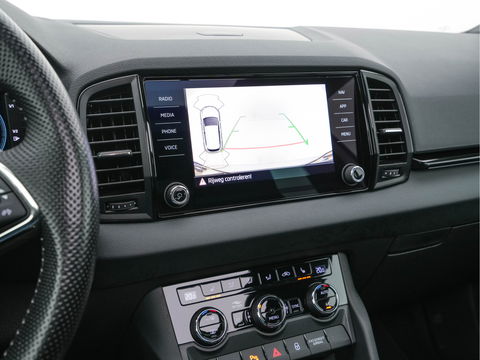 Škoda Karoq 1.5 TSI ACT Sportline (INCL-BTW) Aut. *PANO | DIGI-COCKPIT | ADAPTIVE-CRUISE | FULL-LED | BLIND-SPOT | HEATED-SPORTSEATS | CAMERA | AMBIENT-LIGHT | NAVI-FULLMAP | KEYLESS | DAB+ | SHIFT-PADDLES | PRIVACY-GLASS | .