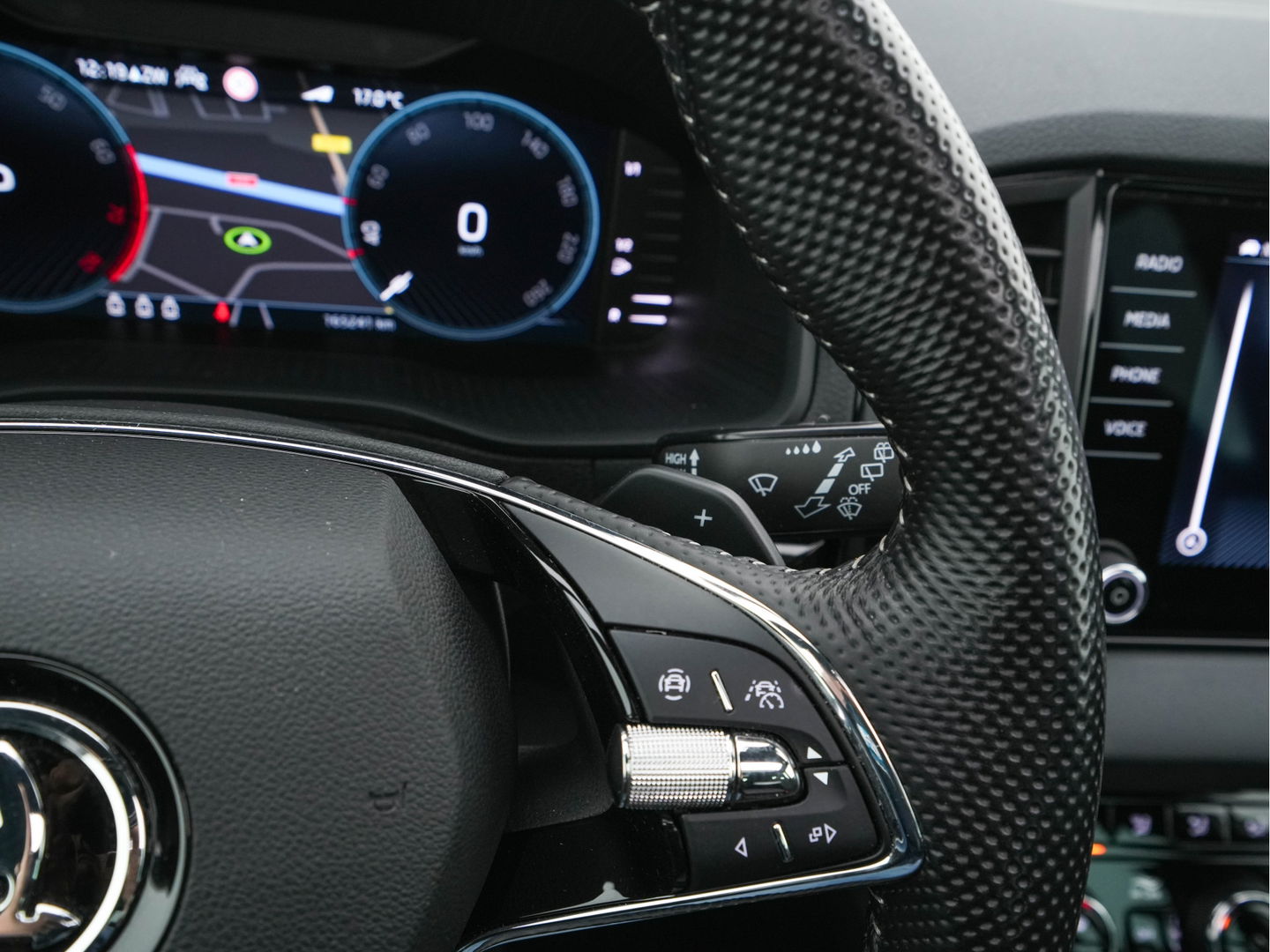 Škoda Karoq 1.5 TSI ACT Sportline (INCL-BTW) Aut. *PANO | DIGI-COCKPIT | ADAPTIVE-CRUISE | FULL-LED | BLIND-SPOT | HEATED-SPORTSEATS | CAMERA | AMBIENT-LIGHT | NAVI-FULLMAP | KEYLESS | DAB+ | SHIFT-PADDLES | PRIVACY-GLASS | .