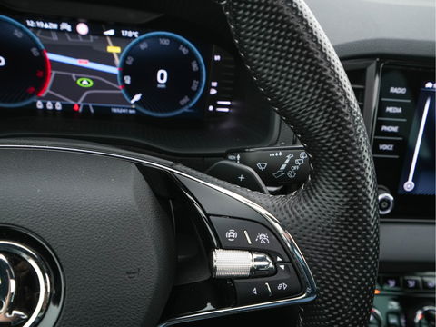 Škoda Karoq 1.5 TSI ACT Sportline (INCL-BTW) Aut. *PANO | DIGI-COCKPIT | ADAPTIVE-CRUISE | FULL-LED | BLIND-SPOT | HEATED-SPORTSEATS | CAMERA | AMBIENT-LIGHT | NAVI-FULLMAP | KEYLESS | DAB+ | SHIFT-PADDLES | PRIVACY-GLASS | .