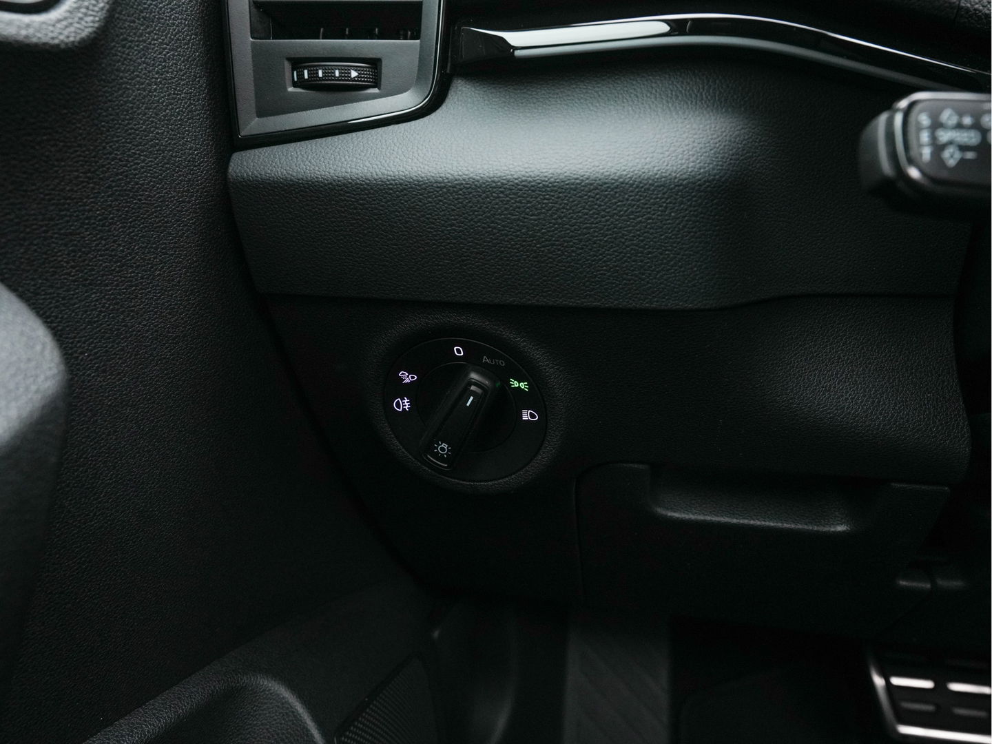 Škoda Karoq 1.5 TSI ACT Sportline (INCL-BTW) Aut. *PANO | DIGI-COCKPIT | ADAPTIVE-CRUISE | FULL-LED | BLIND-SPOT | HEATED-SPORTSEATS | CAMERA | AMBIENT-LIGHT | NAVI-FULLMAP | KEYLESS | DAB+ | SHIFT-PADDLES | PRIVACY-GLASS | .