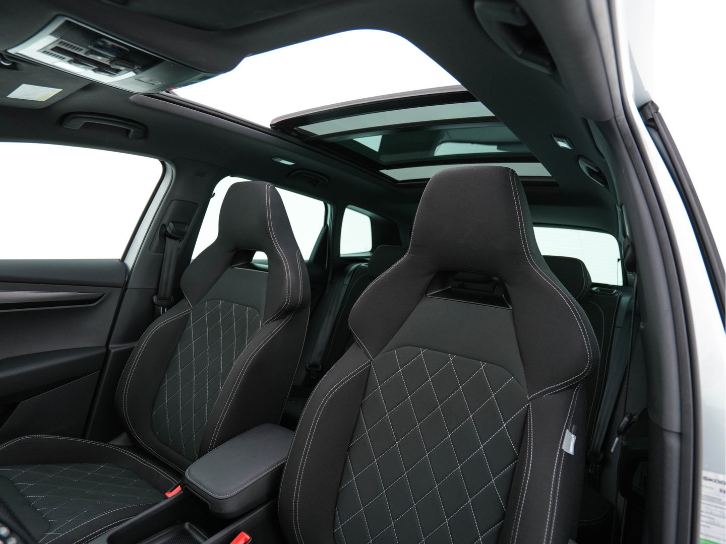 Škoda Karoq 1.5 TSI ACT Sportline (INCL-BTW) Aut. *PANO | DIGI-COCKPIT | ADAPTIVE-CRUISE | FULL-LED | BLIND-SPOT | HEATED-SPORTSEATS | CAMERA | AMBIENT-LIGHT | NAVI-FULLMAP | KEYLESS | DAB+ | SHIFT-PADDLES | PRIVACY-GLASS | .