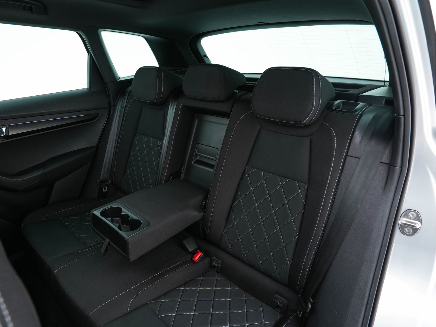 Škoda Karoq 1.5 TSI ACT Sportline (INCL-BTW) Aut. *PANO | DIGI-COCKPIT | ADAPTIVE-CRUISE | FULL-LED | BLIND-SPOT | HEATED-SPORTSEATS | CAMERA | AMBIENT-LIGHT | NAVI-FULLMAP | KEYLESS | DAB+ | SHIFT-PADDLES | PRIVACY-GLASS | .