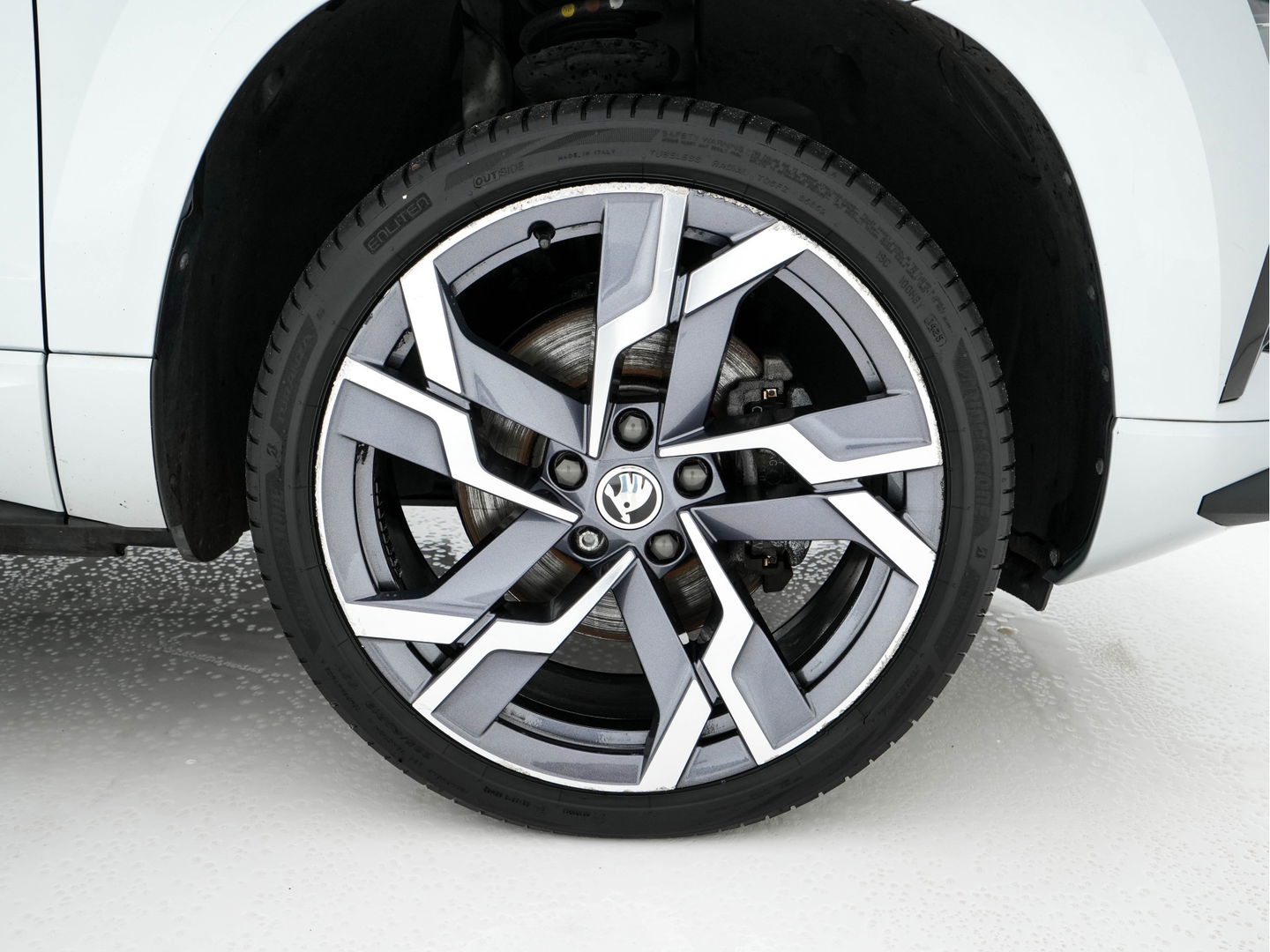 Škoda Karoq 1.5 TSI ACT Sportline (INCL-BTW) Aut. *PANO | DIGI-COCKPIT | ADAPTIVE-CRUISE | FULL-LED | BLIND-SPOT | HEATED-SPORTSEATS | CAMERA | AMBIENT-LIGHT | NAVI-FULLMAP | KEYLESS | DAB+ | SHIFT-PADDLES | PRIVACY-GLASS | .