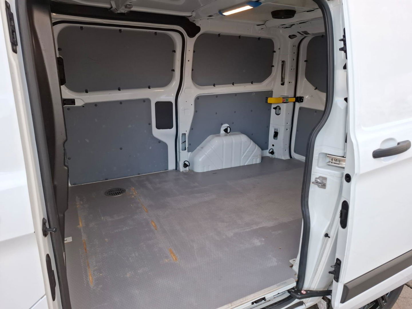 Ford Transit Custom 270 2.0 TDCI L1H1 Trend DUBBELE SCHUIFDEUR / AIRCO / CRUISE CONTROLE / EURO 6