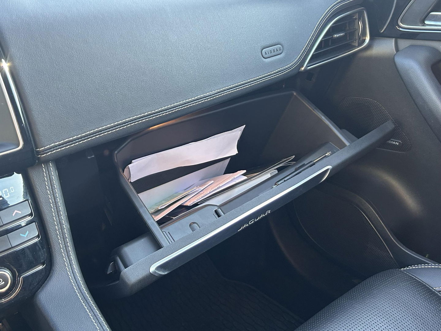 Jaguar F-PACE R-Sport | GRIJS KENTEKEN | Vol opties! | PANO | LED | Elektr. Verstelbare stoelen | Stuurverwarming