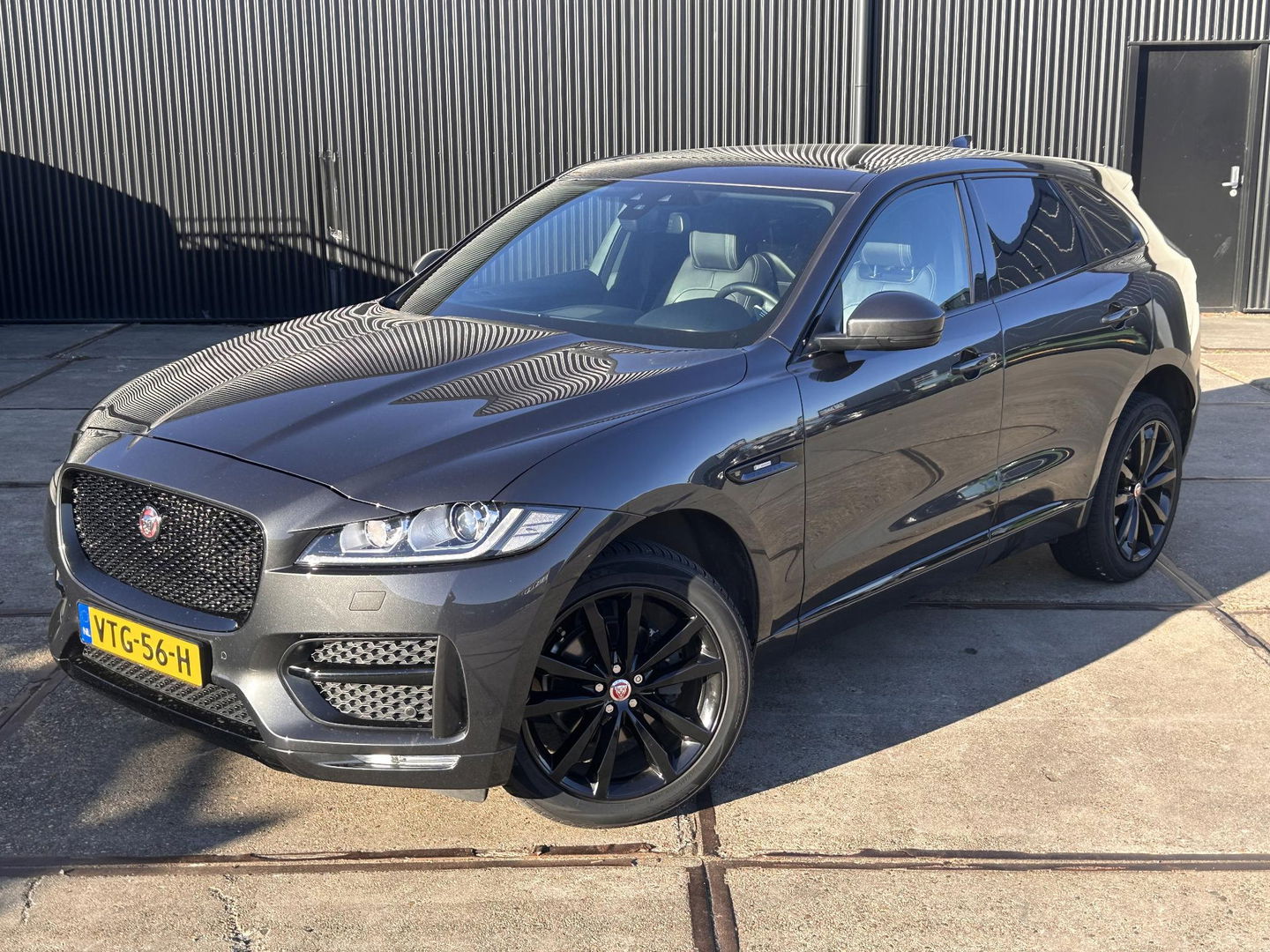 Jaguar F-PACE R-Sport | GRIJS KENTEKEN | Vol opties! | PANO | LED | Elektr. Verstelbare stoelen | Stuurverwarming