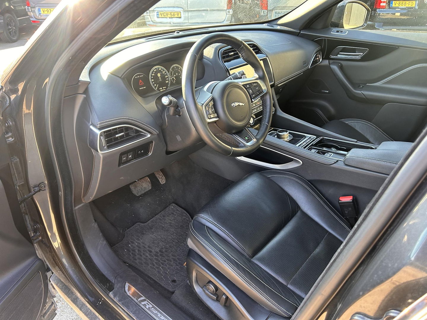 Jaguar F-PACE R-Sport | GRIJS KENTEKEN | Vol opties! | PANO | LED | Elektr. Verstelbare stoelen | Stuurverwarming