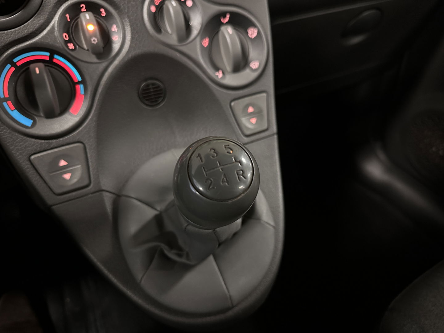 Fiat Panda 1.2 Edizione Cool | Origineel Nederlands | Airconditioning | Radio CD-Speler | Centrale Deurvergrendeling | Isofix | Elektrische Ramen Voor