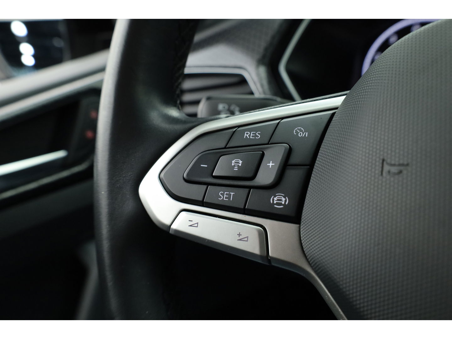 Volkswagen T-Cross 1.0 TSI Style DSG | Adapt. Cruise | CarPlay | Afn. Trekhaak | Navi | All Season | Stoelverw.