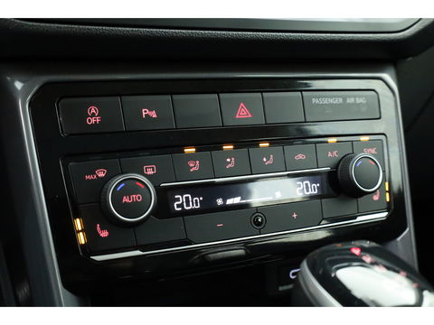 Volkswagen T-Cross 1.0 TSI Style DSG | Adapt. Cruise | CarPlay | Afn. Trekhaak | Navi | All Season | Stoelverw.