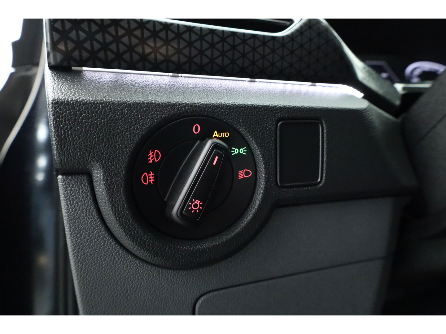 Volkswagen T-Cross 1.0 TSI Style DSG | Adapt. Cruise | CarPlay | Afn. Trekhaak | Navi | All Season | Stoelverw.