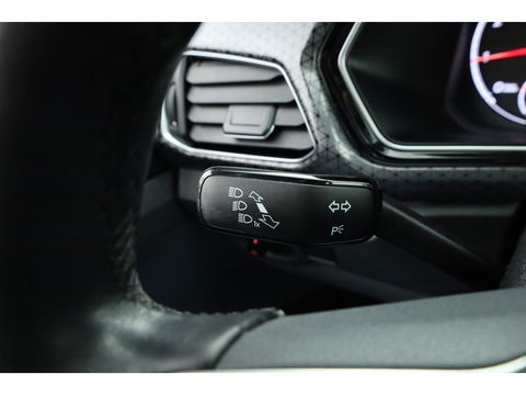 Volkswagen T-Cross 1.0 TSI Style DSG | Adapt. Cruise | CarPlay | Afn. Trekhaak | Navi | All Season | Stoelverw.