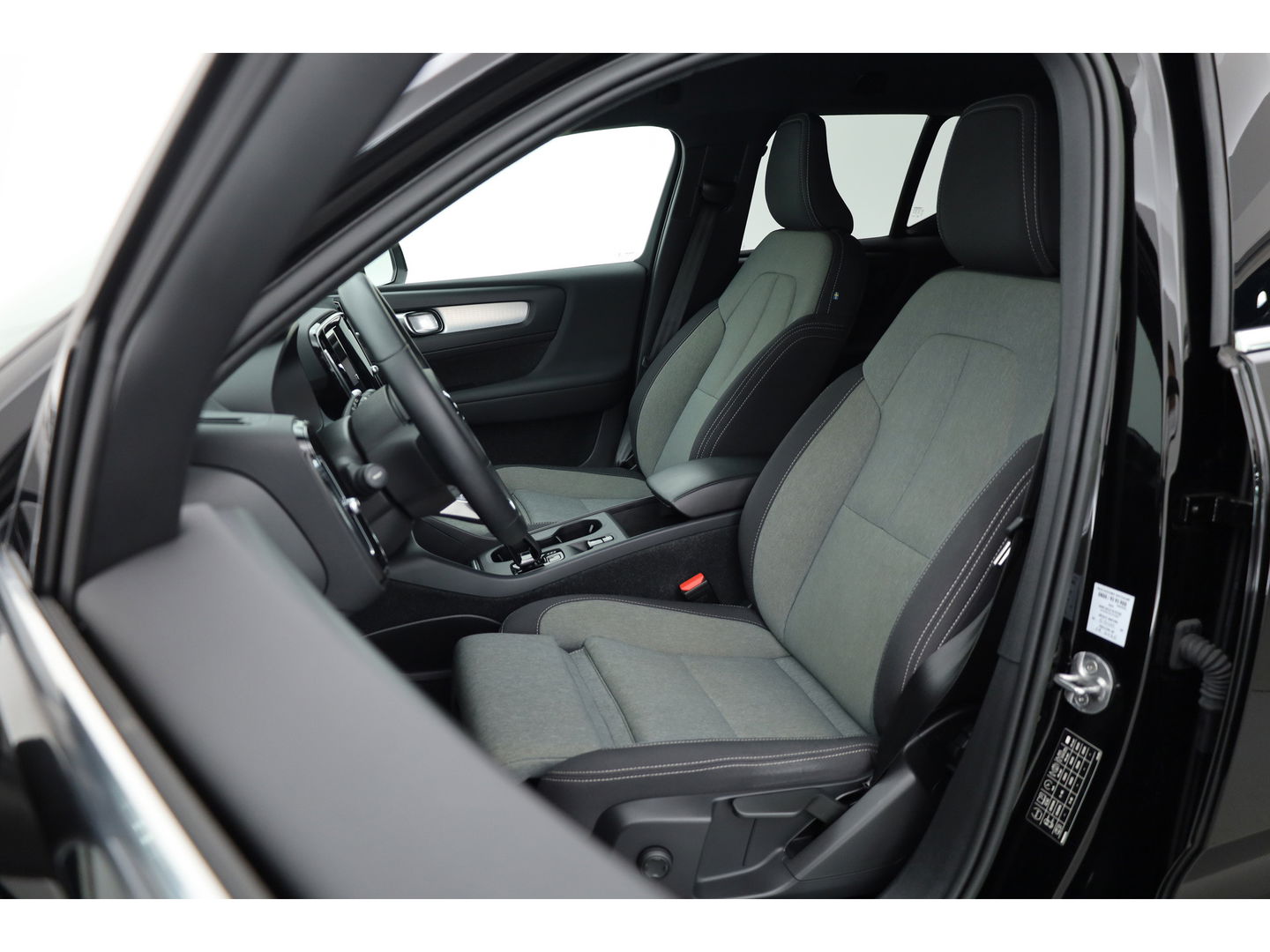 Volvo XC40 1.5 T4 Plug-in hybrid Core Bright | Facelift | Camera | Navi | Stoel- & Stuurverw. | CarPlay |