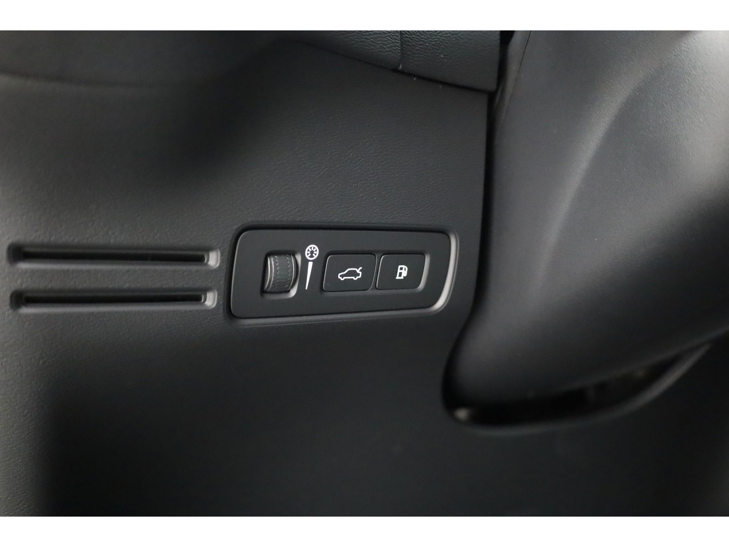 Volvo XC40 1.5 T4 Plug-in hybrid Core Bright | Facelift | Camera | Navi | Stoel- & Stuurverw. | CarPlay |