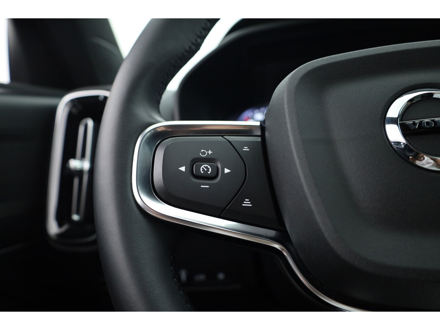 Volvo XC40 1.5 T4 Plug-in hybrid Core Bright | Facelift | Camera | Navi | Stoel- & Stuurverw. | CarPlay |